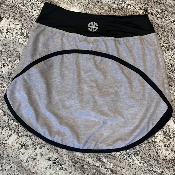 Like new Simply Southern beautiful skort with pockets - Picture 12 of 15